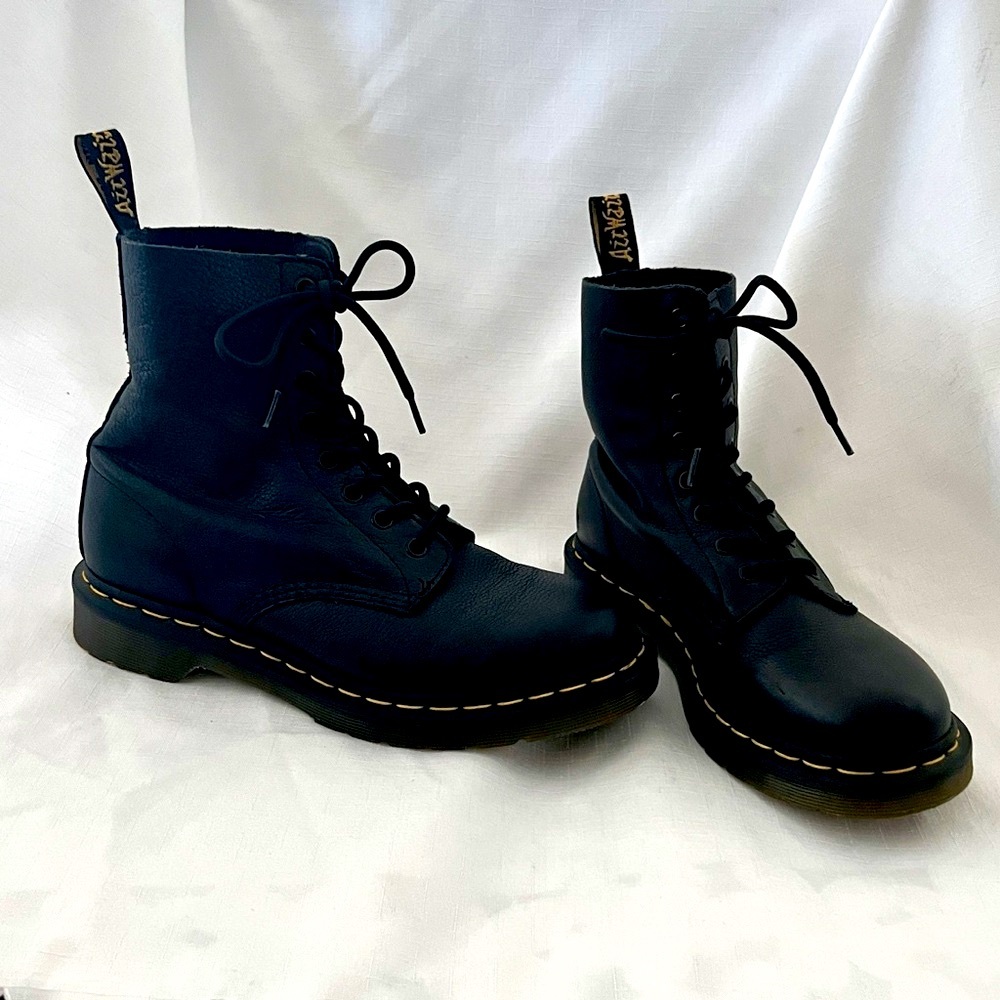 Dr. Martens/ Authentic & Original / Women’s~1460 Iconic Air Wair Leather Boot - Picture 4 of 16